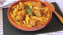 Recepta de cuina de Macarrons amb costella i sobrassada